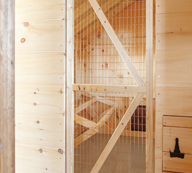 feedroom_door