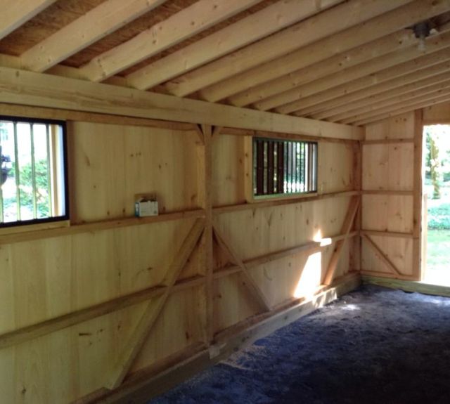 side_aisle_barn_aisleway_2windows