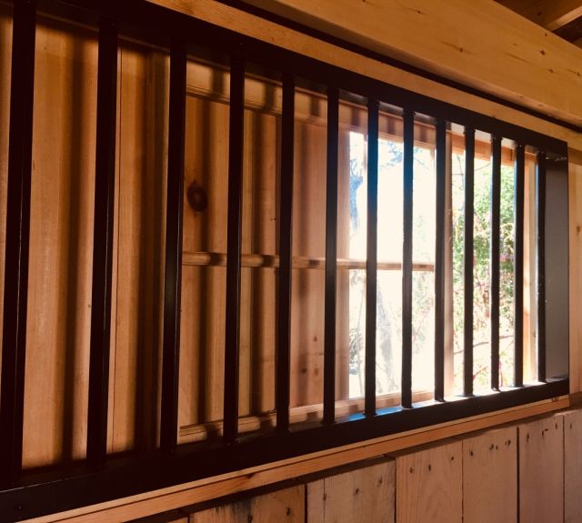 stall_window_grill_openwindow