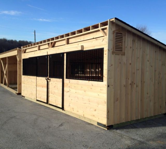 side_aisle_barn_beforedelviery_stallfronts