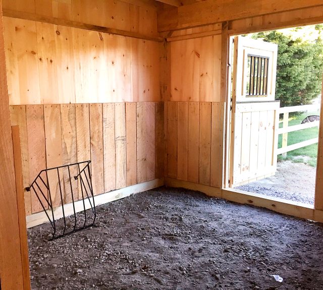 center aisle_stall