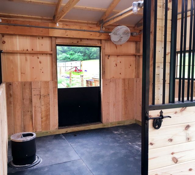 30x24 highwall_stall_dutchdoor_insideview