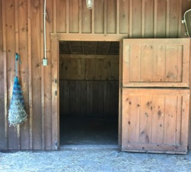 leanto_shedrow_duchdoor_unmderleanto