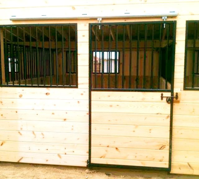 stallfront_slidedoor