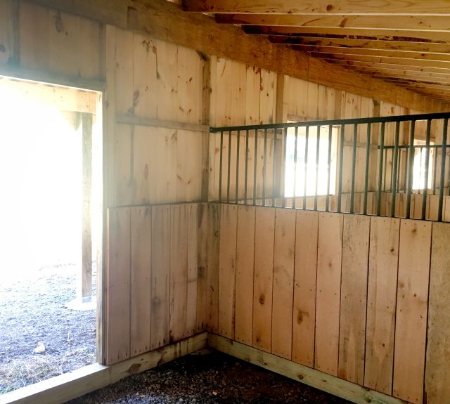 leanto_interior_stallview