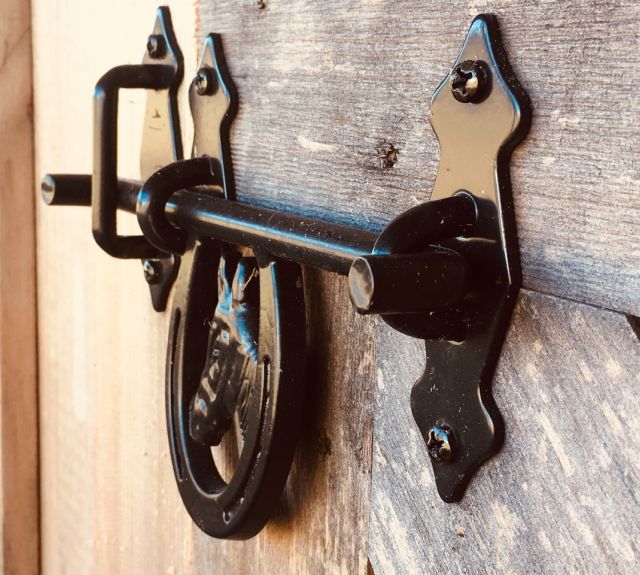 horseshoe_latch