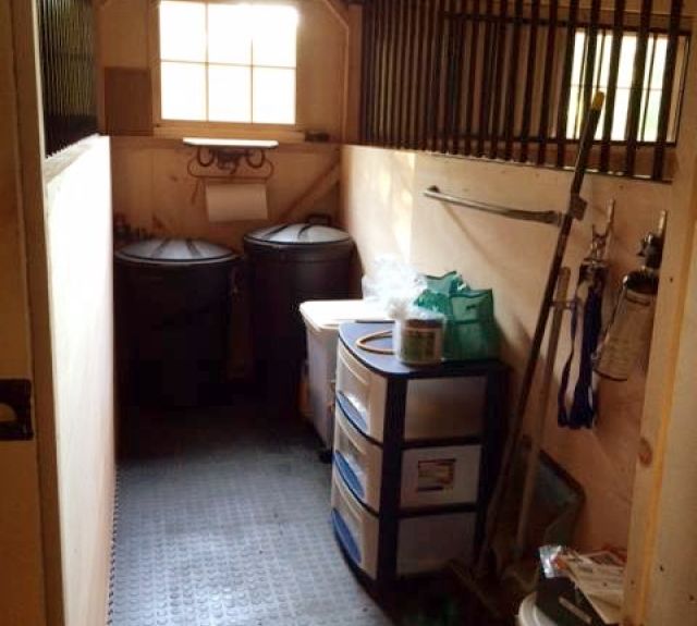 side_aisle_barn_4x10_tack