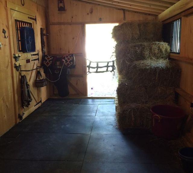 side_aisle_barn_10x24aisle