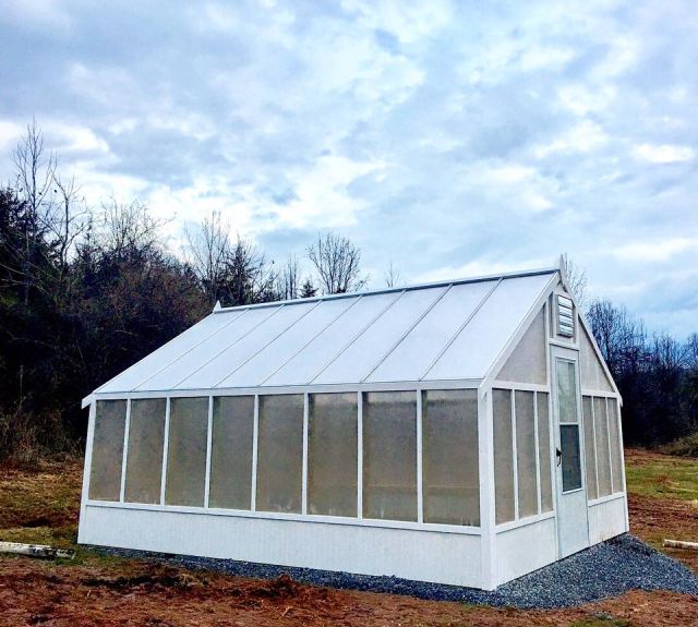 12x16_modulargreenhouse_backyard