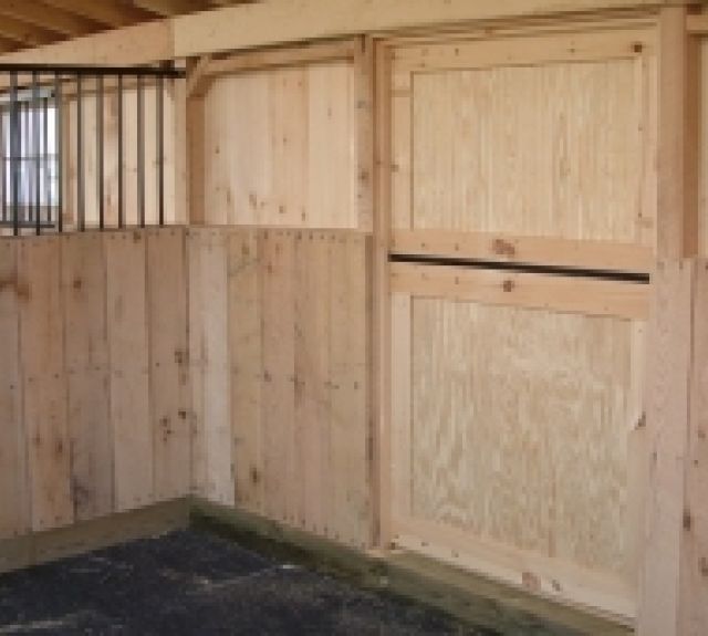 insidestall_dutchdoor_standard_rowbarn_shedrowbarn