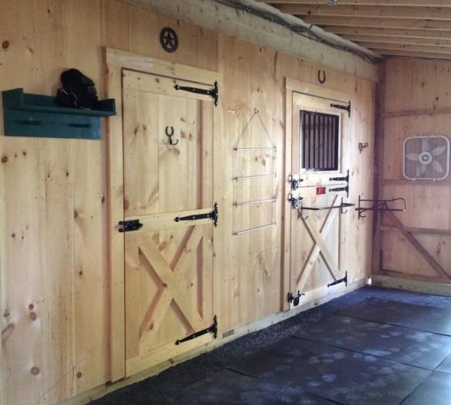 side_aisle_barn_tack_stall_doors