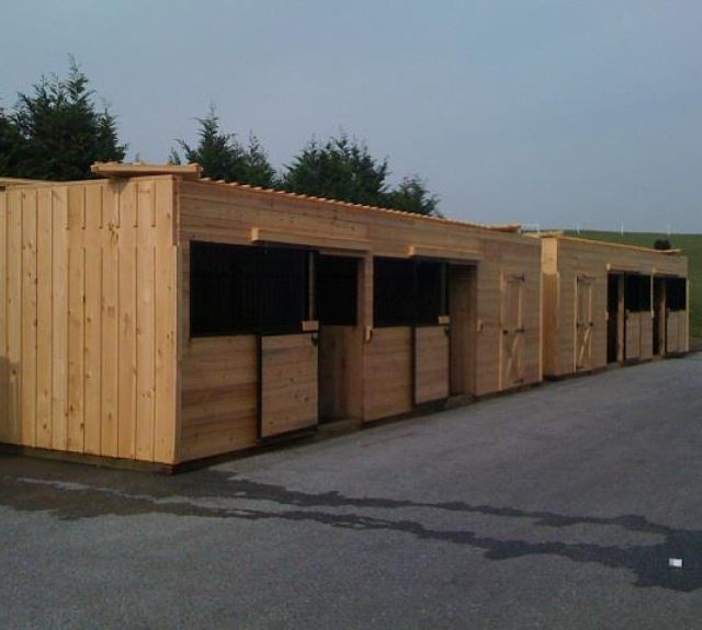30x30 center aisle sections_stalls_tack_feed