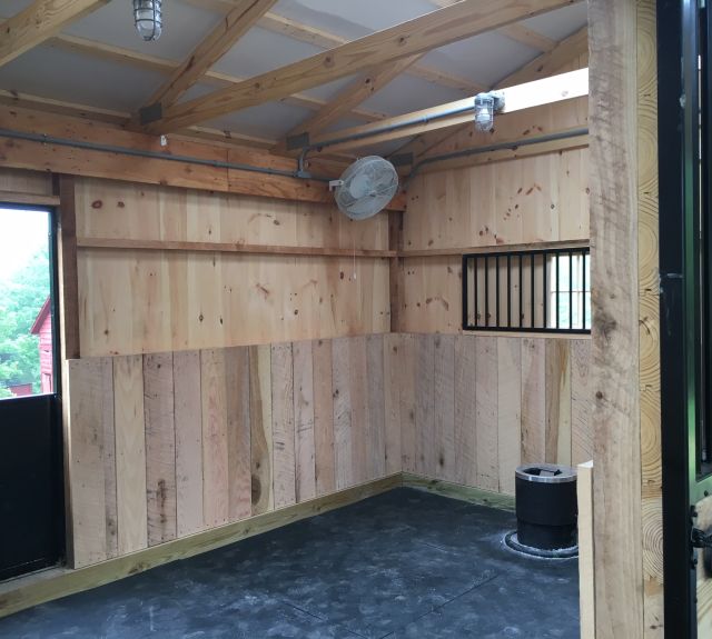 30x24 highwall_stall_insideview_windowgrill_stallmats
